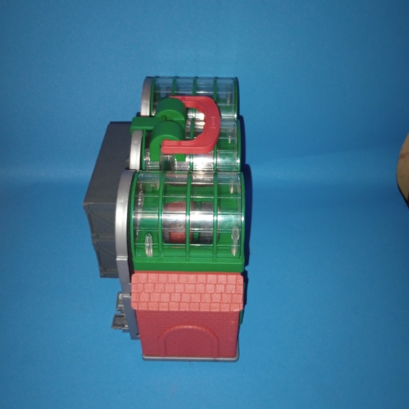 Thomas and Friends Knapford Station Take & Play Fold Out Track Play Set - Picture 2 of 12